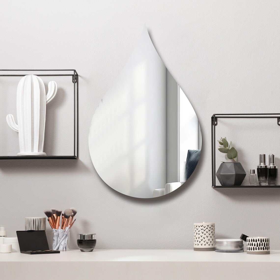 Dewdrop - Tear-Shaped Decorative Mirror